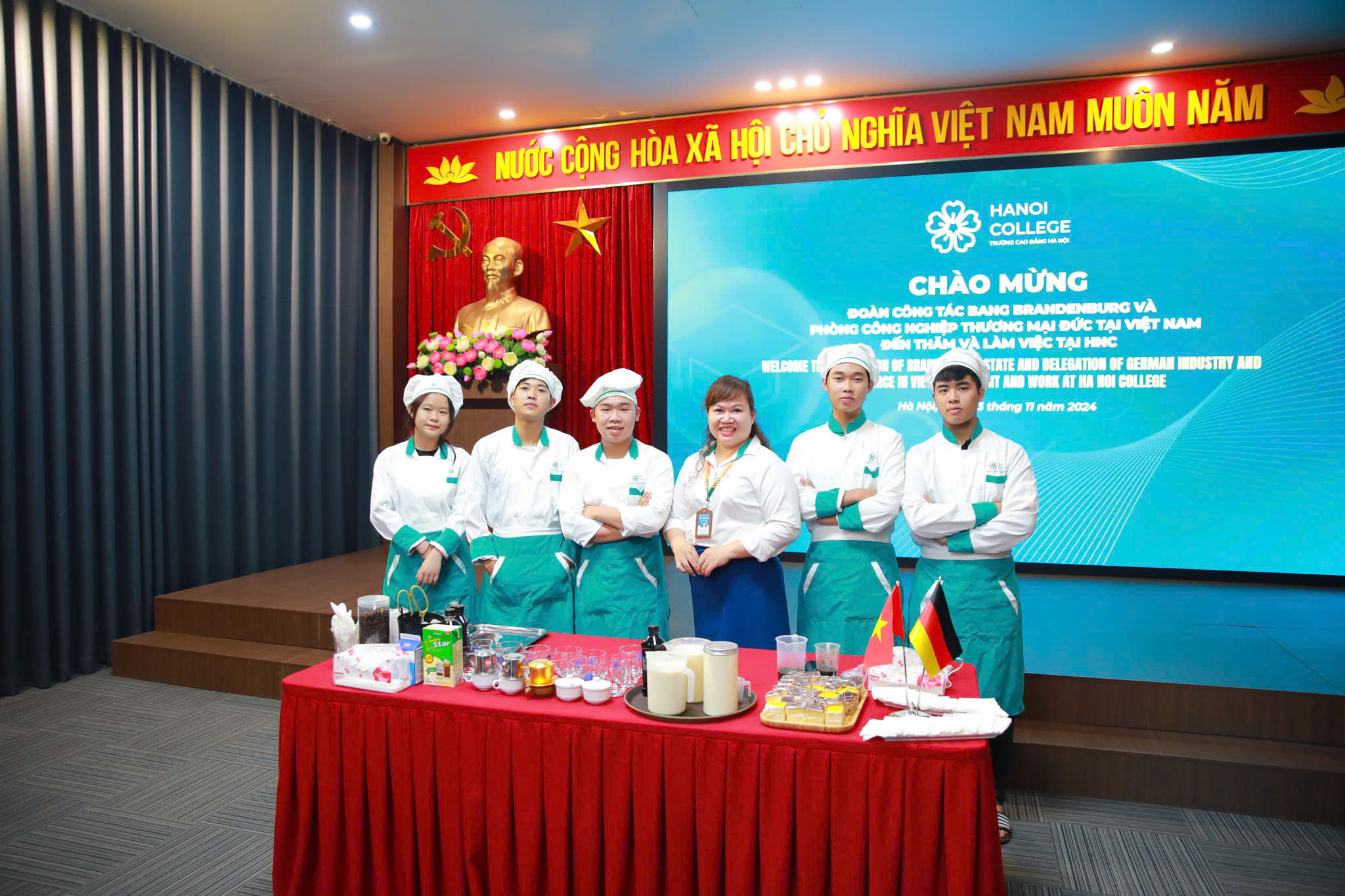 TRƯỜNG CAO ĐẲNG HÀ NỘI