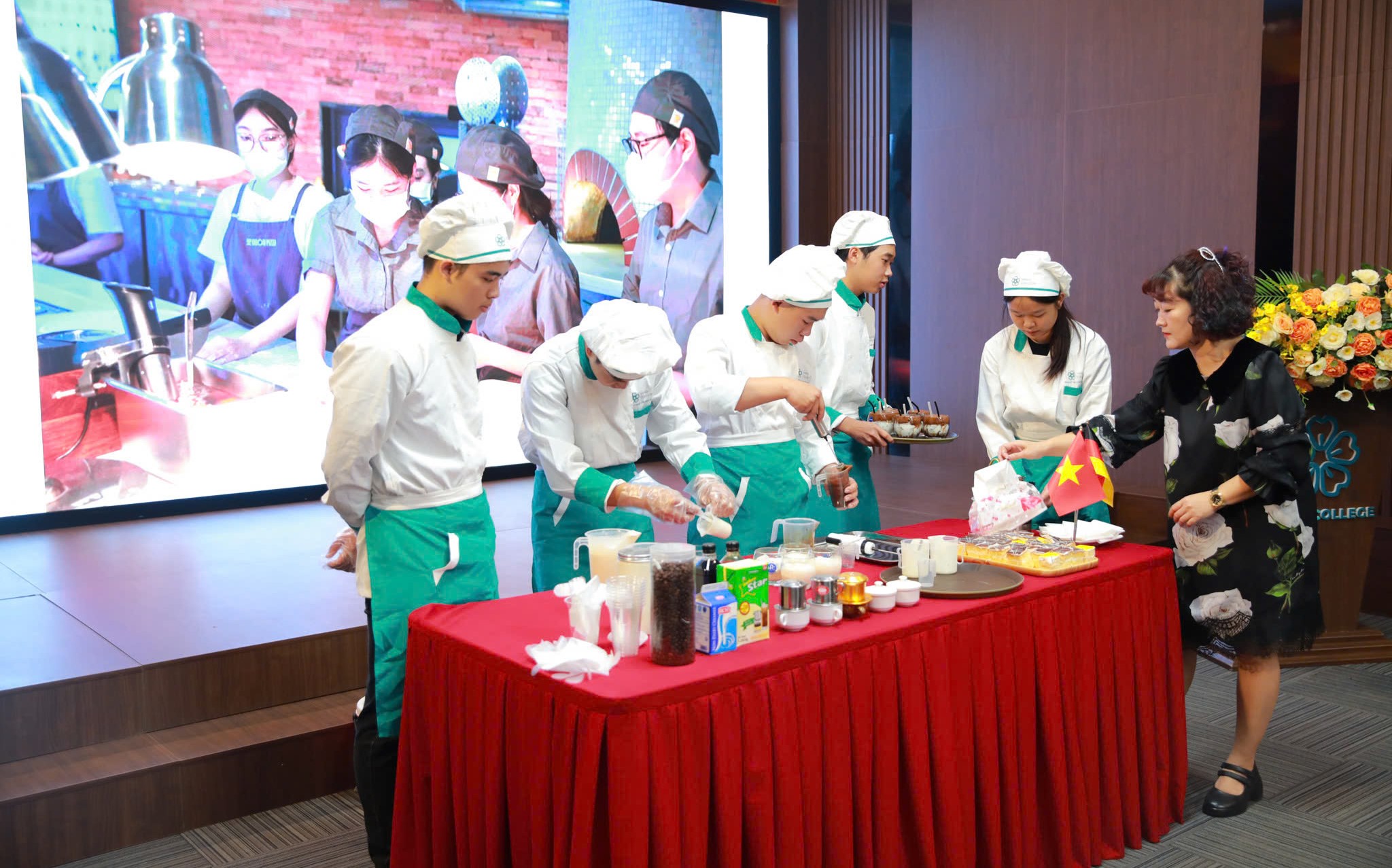 TRƯỜNG CAO ĐẲNG HÀ NỘI