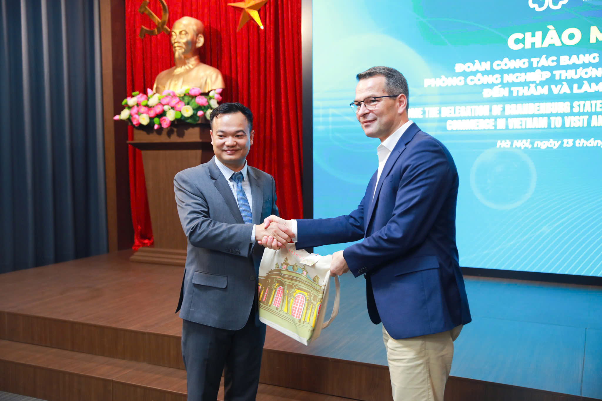 TRƯỜNG CAO ĐẲNG HÀ NỘI