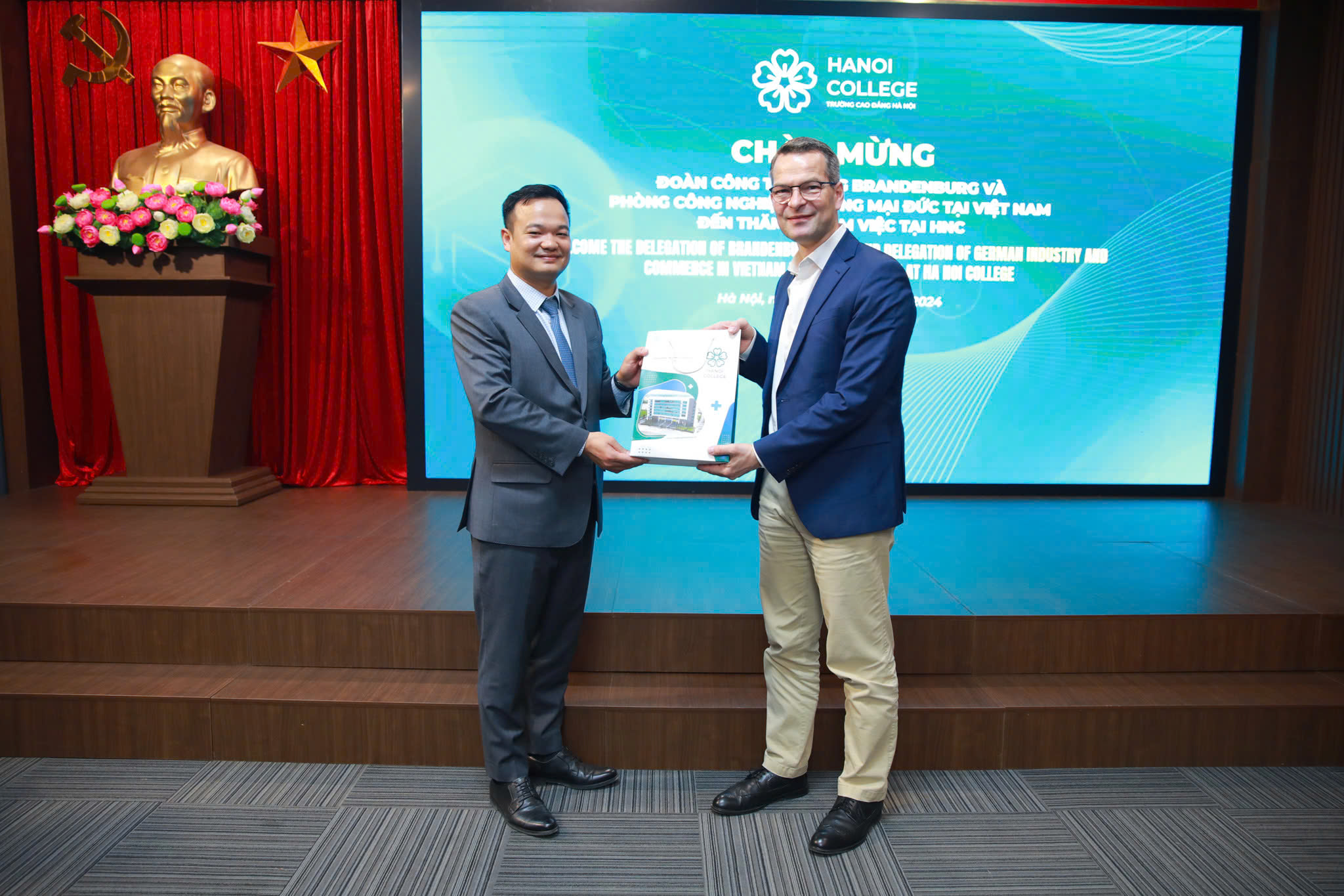 TRƯỜNG CAO ĐẲNG HÀ NỘI