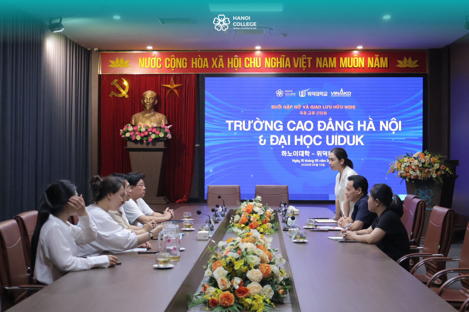 Toàn cảnh không gian trang trọng của Lễ ký kết MOU giữa Trường Cao đẳng Hà Nội và Trường Đại học Uiduk, Hàn Quốc